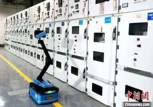 配电巡检机器人上岗 助力数字中国建设峰会保供电